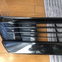 🔴美品！🔴30プリウス後期用純正フォグランプ無し用フロントロアグリルの画像