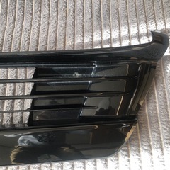 🔴美品！🔴30プリウス後期用純正フォグランプ無し用フロントロアグリルの画像