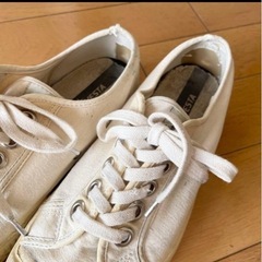 オフホワイト　ノベスタ　スニーカーの画像