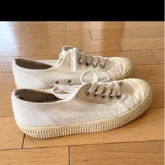 オフホワイト　ノベスタ　スニーカーの画像