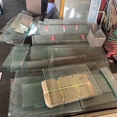 サイズ色々ありますので、是非使えそうな方取りに来てくださいの画像