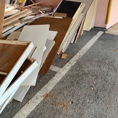 サイズ色々ありますので、是非使えそうな方取りに来てくださいの画像