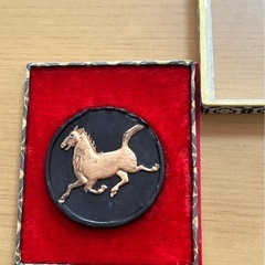 来年令和8年2026年の干支「午・馬」書道用墨 ガラス窓ケーキ入りの画像