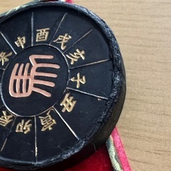 来年令和8年2026年の干支「午・馬」書道用墨 ガラス窓ケーキ入りの画像