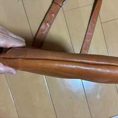 ブラウンレザーショルダーバッグの画像