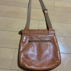 ブラウンレザーショルダーバッグの画像