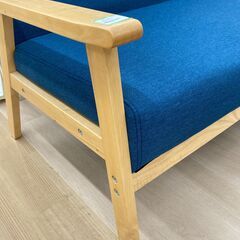 A770【リユースのサカイ野々市店】ジモティ来店特価‼ ２人掛けソファー  木製 布地 ブルー クリーニング済みの画像