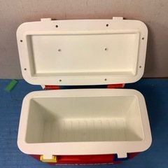 クーラーボックス(赤)の画像