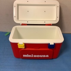 クーラーボックス(赤)の画像