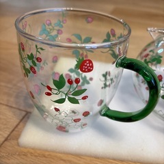 ロイヤルアーデン（ROYAL ARDEN）のイチゴ柄の耐熱ガラス製の画像