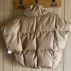 ダウン肩当てポンチョの画像