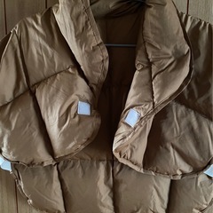 ダウン肩当てポンチョの画像