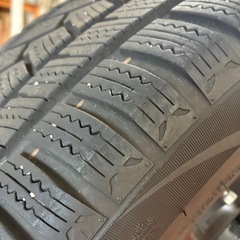 ヤリスクロススタッドレスタイヤホイルセット
4本セットとナット20個の画像