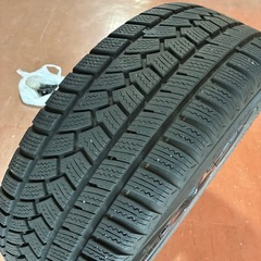 ヤリスクロススタッドレスタイヤホイルセット
4本セットとナット20個の画像