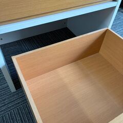 【1000円でお譲りします】バーの高さが変えられる引出し付きキッズハンガーラックの画像