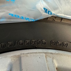 スタッドレス16インチ4本(ナット付き)の画像