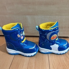 アンパンマンのブーツと車柄のレインブーツですの画像