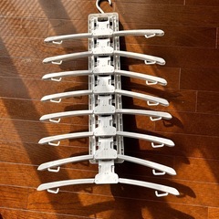 ニトリ ワンタッチ取り込みスライドアーム8連ハンガー(ホワイト)の画像