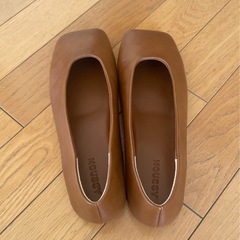 MOUSSY ブラウン スクエアトゥ フラットシューズの画像