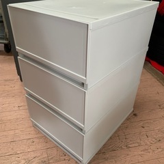 取引中　衣装ケース3段の画像