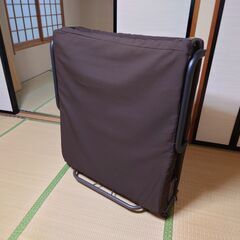 折りたたみベッドの画像