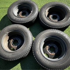 ハイエース スタッドレスタイヤ ホイール付き 2019年末製造の画像