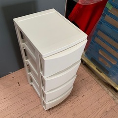 4段　衣装ケースの画像