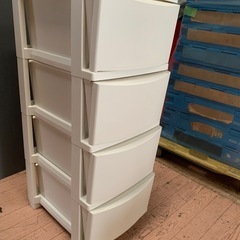 4段　衣装ケースの画像