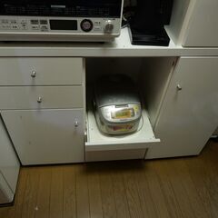 【無料・引き取り限定】大型食器棚の画像