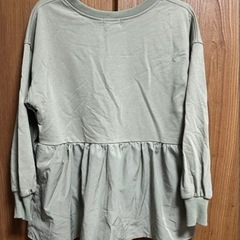 ABITOKYOオリーブグリーン フリル付き長袖トップスの画像