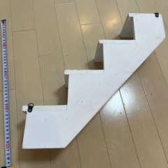 フック付き壁掛けディスプレイ棚の画像