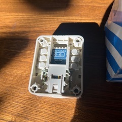 テレフォンモジュラジャック8個　と壁掛け用品4個の画像