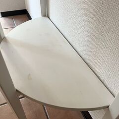 IKEA 半円　サイドテーブルの画像