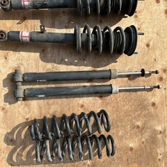 is300h 純正サスペンション 4本セットの画像