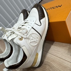 LOUISVUITTON　ルイヴィトン　スニーカー　モノグラム　ランアウェイの画像