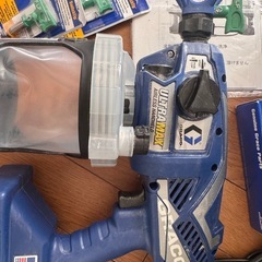 GRACO スプレーガンセット 充電器・バッテリー2個付き+新品バッテリー2個の画像