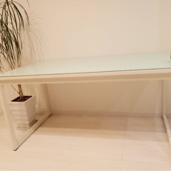 ダイニングテーブル　ガラステーブル　　140✖️75の画像