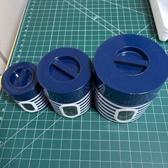 中が見える筒の収納雑貨 ブリキ缶 大中小の3つセットの画像