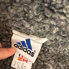 adidasベンチコートMの画像