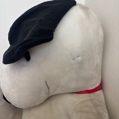 スヌーピーの特大のぬいぐるみの画像