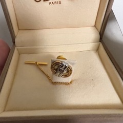 セリーヌ タイピン の画像