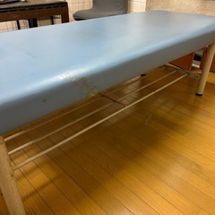 診察ベッドの画像
