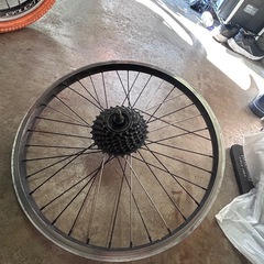 タイヤとホイール　20インチの画像