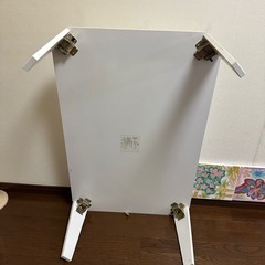 折りたたみ式テーブルの画像