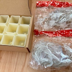 クリスマスツリーとオーナメント、照明の画像