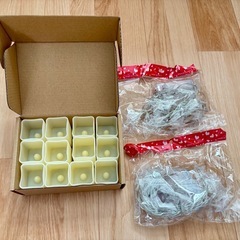 クリスマスツリーとオーナメント、照明の画像