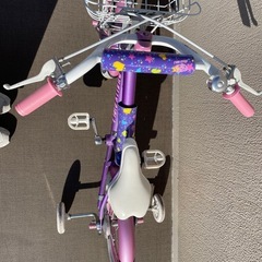 女の子用自転車　16インチ　補助輪付きの画像
