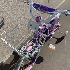 女の子用自転車　16インチ　補助輪付きの画像