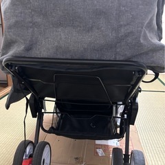 2人乗りベビーカー（レインカバー付き）の画像