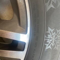 スタッドレスタイヤ 215/60 R17 ホイール　付きベンツ　配達可能❗️の画像